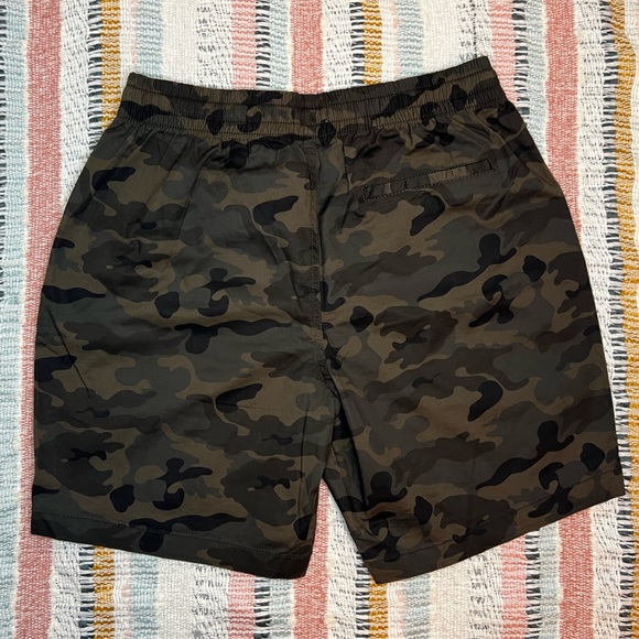 Old Navy Men’s Camo Twill Jogger Shorts — 9-inch inseam - Picture 3 of 11